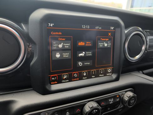 Used 2023 Jeep Wrangler Unlimited Sahara image 28