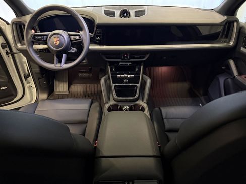 New 2026 Porsche Cayenne image 17