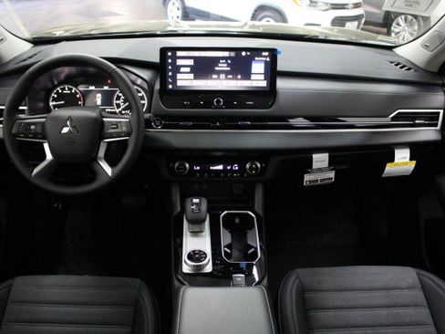 New 2026 Mitsubishi Outlander SE image 20