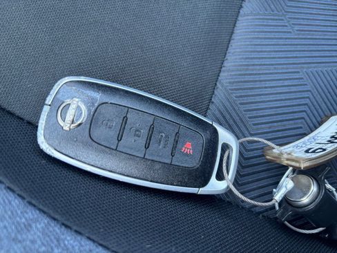 Used 2025 Nissan Versa SV FWD image 20