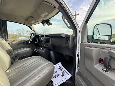 Used 2019 Chevrolet Express 3500 w/ Driver Convenience Package image 26