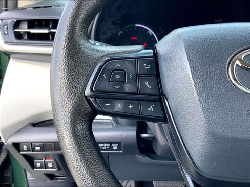 Used 2025 Toyota Sienna LE FWD image 23