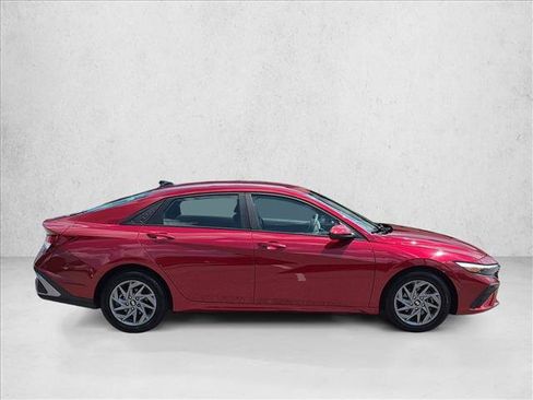 Used 2024 Hyundai Elantra SEL FWD image 4