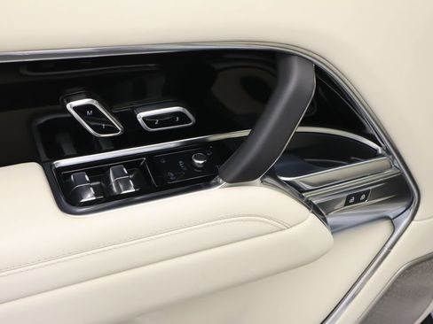 Used 2024 Land Rover Range Rover Autobiography image 24