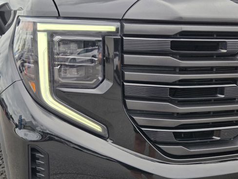 Used 2023 GMC Sierra 1500 AT4 w/ Technology Package AWD/4WD image 3