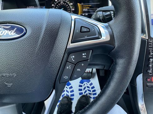 Used 2020 Ford Edge Titanium image 24