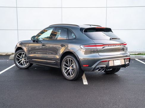 Certified 2026 Porsche Macan AWD/4WD image 3