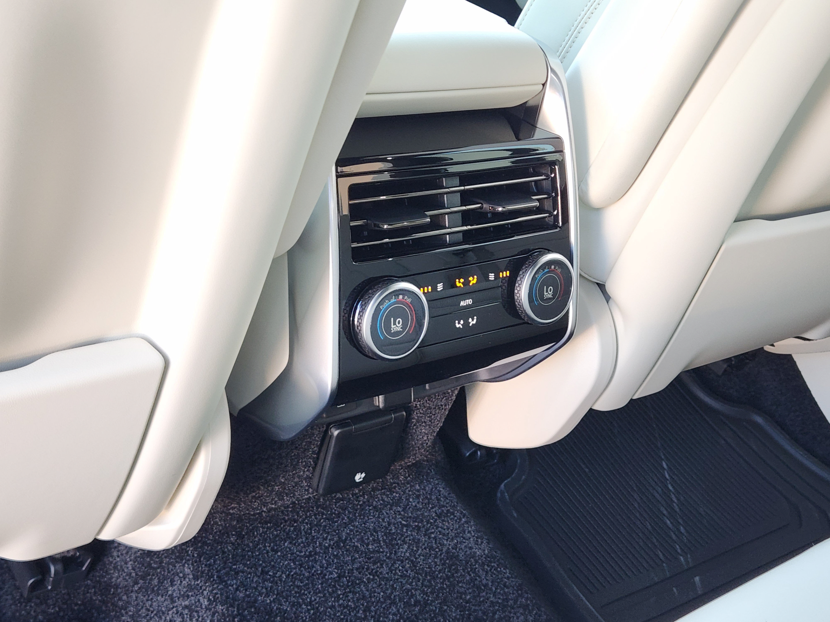 New 2026 Land Rover Range Rover SE AWD/4WD image 24