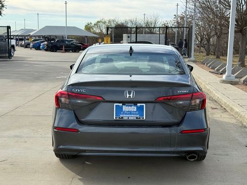 Used 2023 Honda Civic Sport image 4