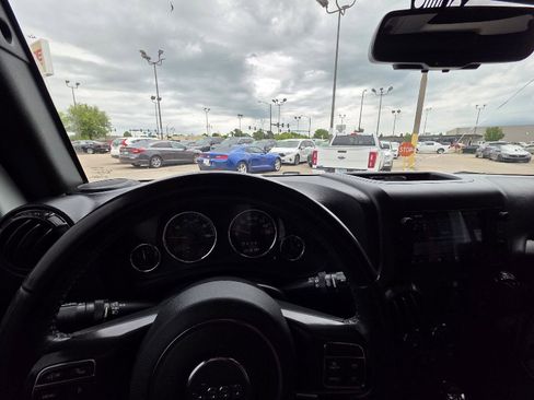 Used 2018 Jeep Wrangler Unlimited Rubicon AWD/4WD image 21