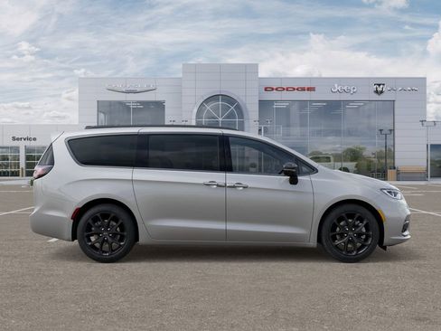 New 2026 Chrysler Pacifica Limited w/ S Appearance Package image 24