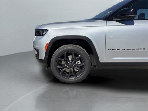 New 2025 Jeep Grand Cherokee L Limited image 27