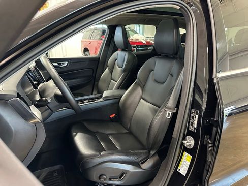 Used 2023 Volvo XC60 B5 Core FWD image 13
