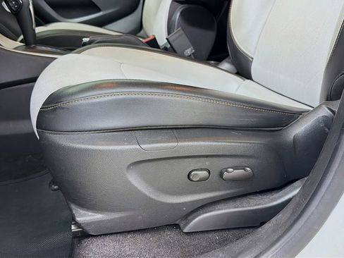 Used 2021 Chevrolet Trax LT w/ Sport Edition FWD image 21