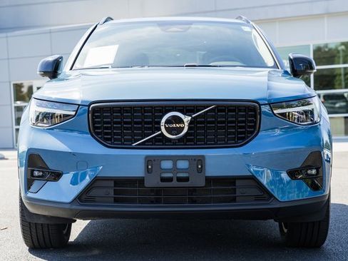 Certified 2023 Volvo XC40 B5 Plus w/ Driver Assist Package image 3