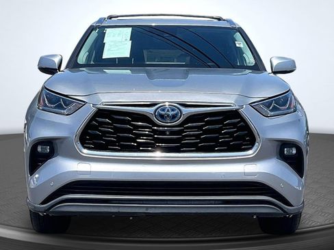 Used 2020 Toyota Highlander Limited FWD image 3