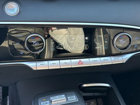 Used 2023 Genesis Electrified GV70 Advanced image 32