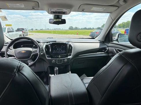 Used 2020 Chevrolet Traverse LT w/ LT Premium Package FWD image 14