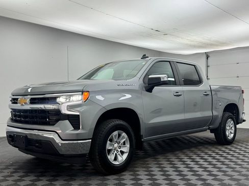 Used 2025 Chevrolet Silverado 1500 LT image 2