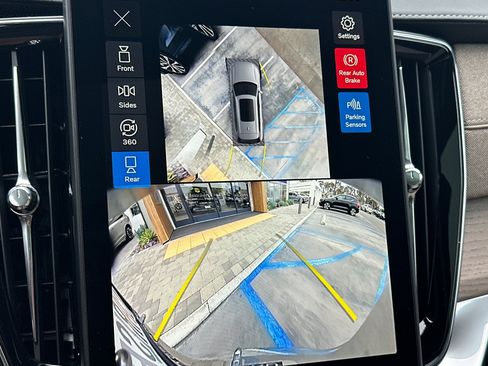 New 2026 Volvo XC90 T8 Plus w/ Protection Package Premier AWD/4WD image 16