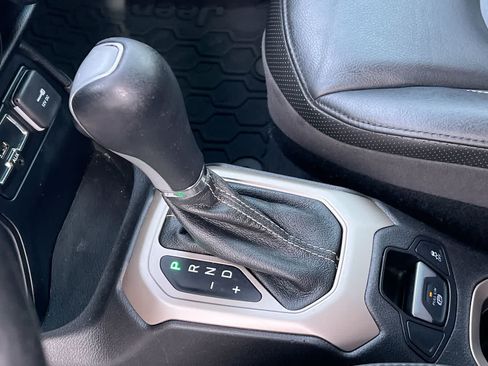 Used 2017 Jeep Renegade Limited FWD image 20