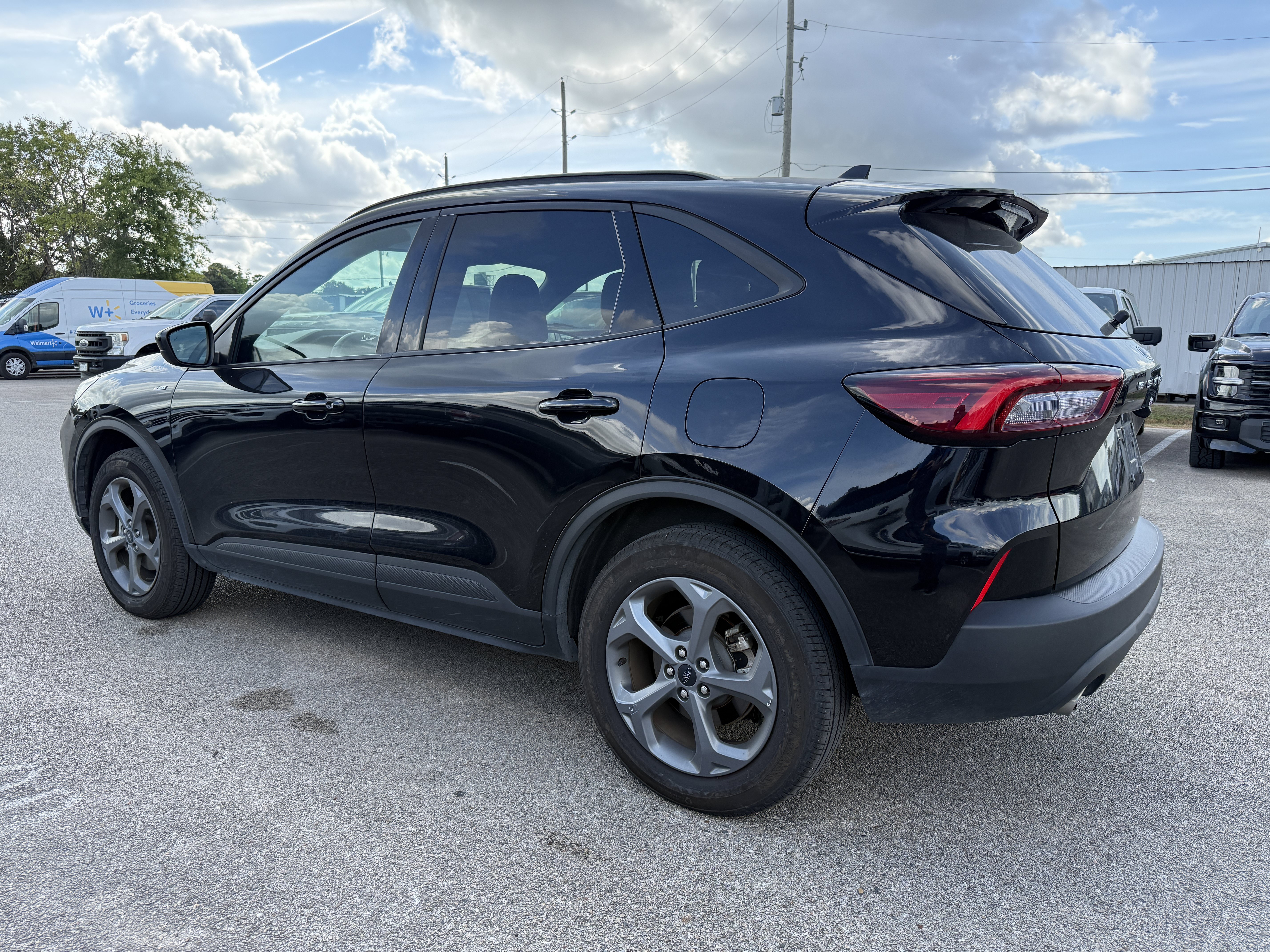 Used 2025 Ford Escape ST-Line Select AWD/4WD image 3