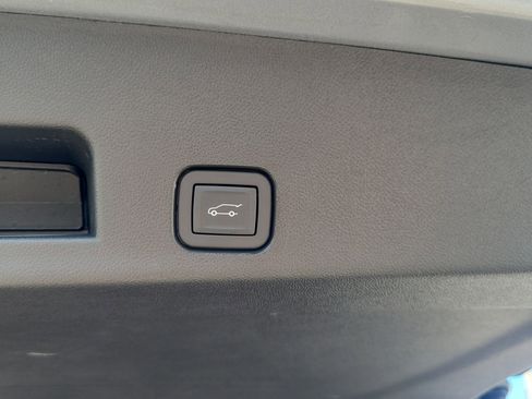 Used 2024 GMC Acadia Denali image 11