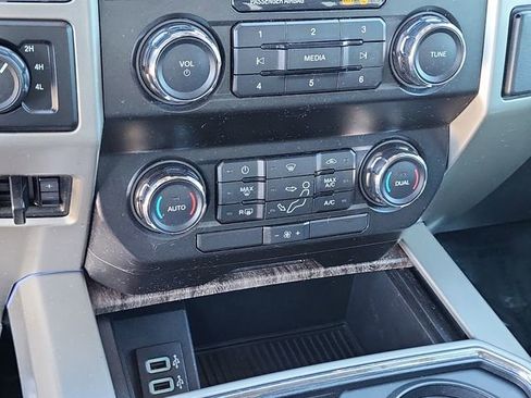 Used 2019 Ford F250 Lariat w/ Chrome Package image 15