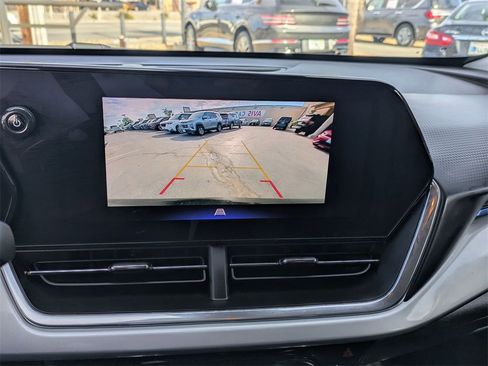 Used 2025 Chevrolet Trax LT w/ LT Convenience Package image 18