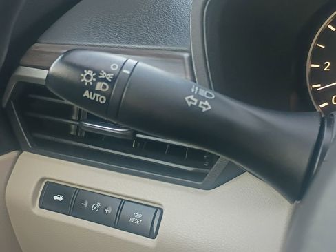 Used 2025 Nissan Altima 2.5 SV image 12