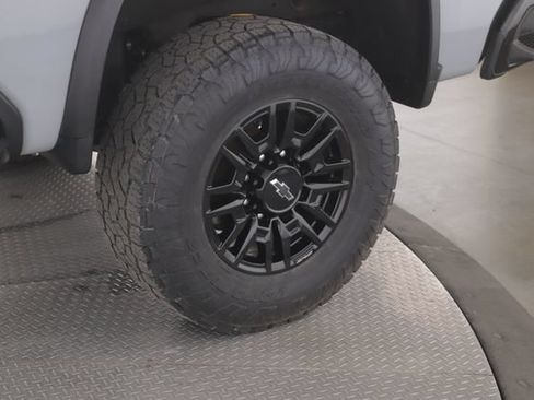 Used 2024 Chevrolet Silverado 2500 ZR2 w/ Technology Package AWD/4WD image 14