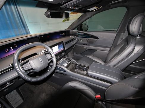 Used 2024 Lincoln Nautilus Premier w/ Equipment Group 102A AWD/4WD image 2