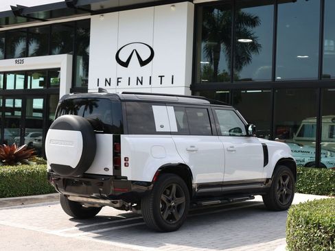 Used 2023 Land Rover Defender 110 X-Dynamic SE AWD/4WD image 4