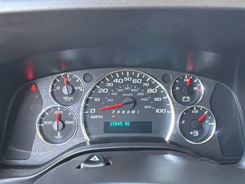 Used 2024 Chevrolet Express 2500 w/ Driver Convenience Package RWD image 13