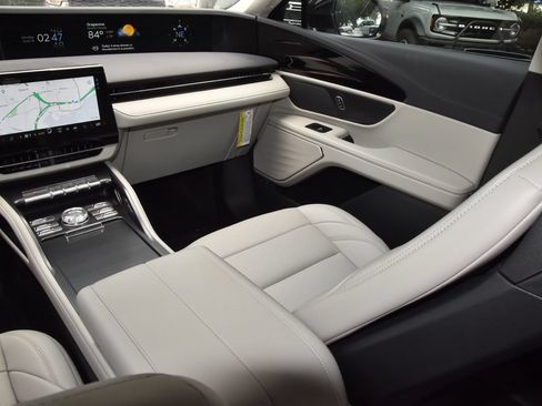 New 2026 Lincoln Nautilus Premier AWD/4WD image 17