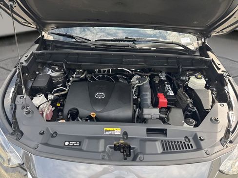 Used 2022 Toyota Highlander XLE FWD image 32