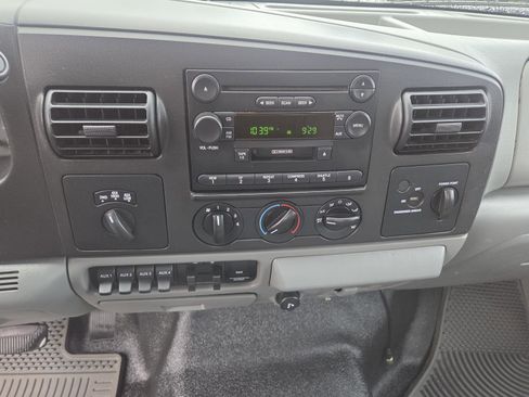 Used 2006 Ford F350 XL image 22