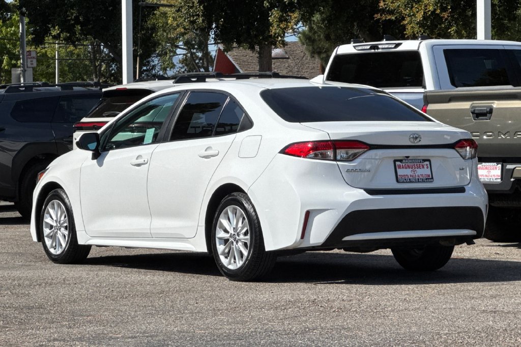 Used 2021 Toyota Corolla LE w/ LE Convenience Package FWD image 5