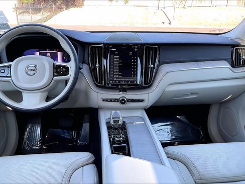 Used 2023 Volvo XC60 T8 Ultimate w/ Climate Package image 9