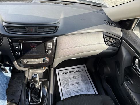 Used 2018 Nissan Rogue S AWD/4WD image 11