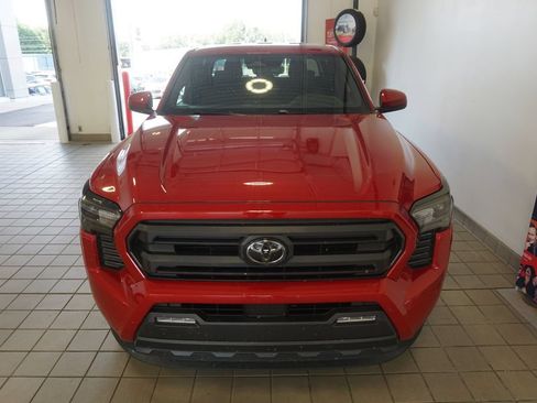 Used 2025 Toyota Tacoma SR5 AWD/4WD image 12