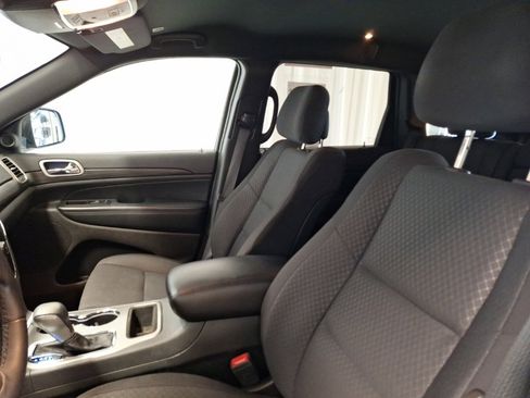 Used 2019 Jeep Grand Cherokee Laredo w/ Security & Convenience Group image 7