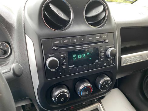 Used 2014 Jeep Compass Latitude AWD/4WD image 18