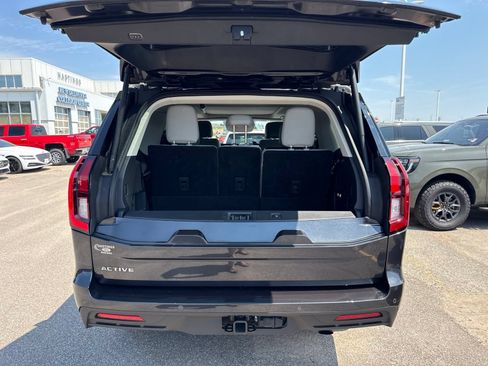 Used 2025 Ford Expedition Active AWD/4WD image 6
