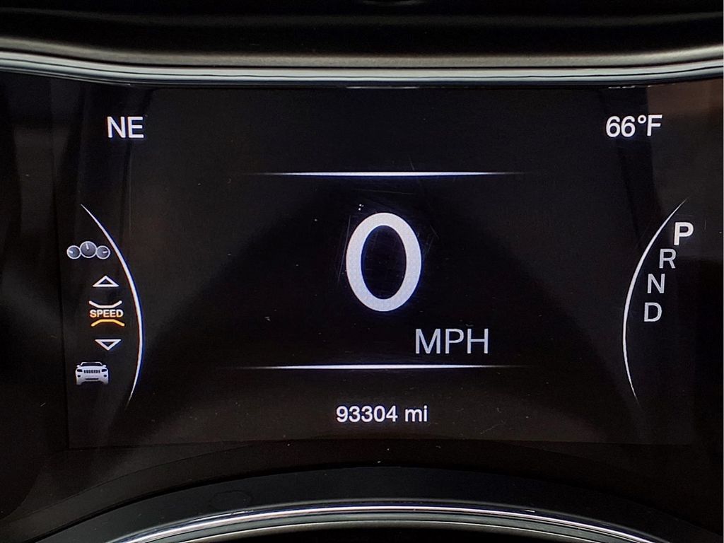Used 2018 Jeep Grand Cherokee Limited AWD/4WD image 18