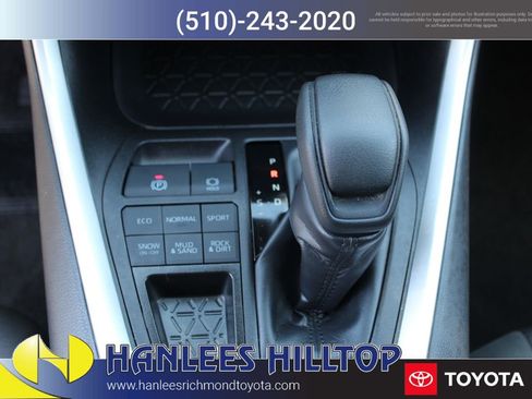 Used 2025 Toyota RAV4 XLE AWD/4WD image 19