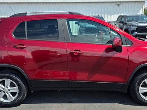 Used 2022 Chevrolet Trax LT w/ LT Convenience Package AWD/4WD image 6