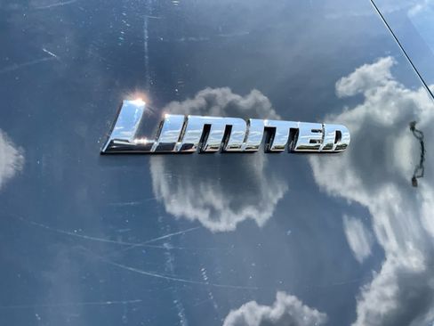 Used 2018 Toyota 4Runner Limited AWD/4WD image 22