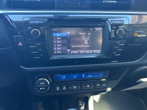 Used 2015 Toyota Corolla L image 9