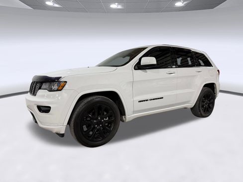 Used 2017 Jeep Grand Cherokee Altitude RWD image 33